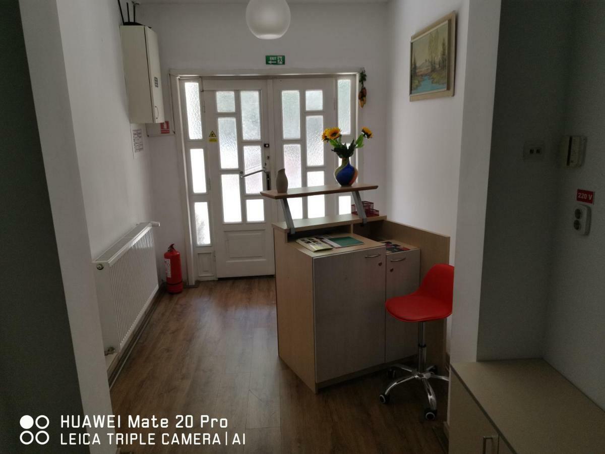 קלוז'-נאפוקה Enjoy Hostel מראה חיצוני תמונה